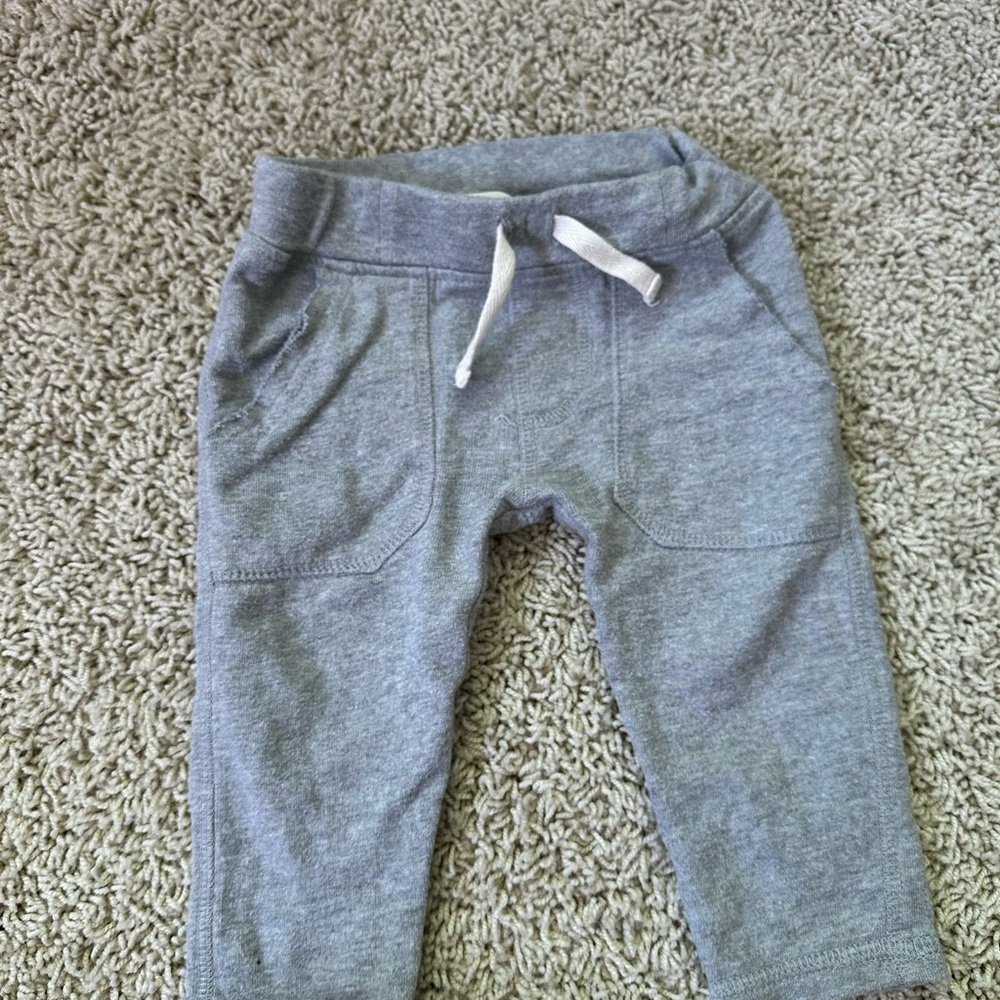 Burt’s bees gray sweatpants size 0 to 3 months